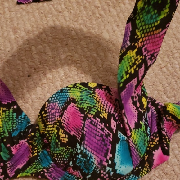 Bikini - Picture 3 of 4